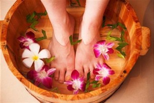 The Essential Guide to Athlete's Foot:  Causes, Treatments, Symptoms and more
