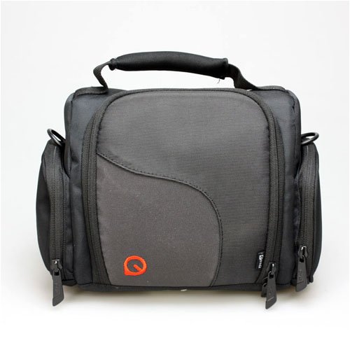 【カメラバッグ・ショルダーバック】PAQ（パック） ショルダーバックタイプ 小型軽量カメラケース OM-03022B ブラック