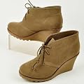 Stiefelette, mit Plateausohle und Keilabsatz in khaki