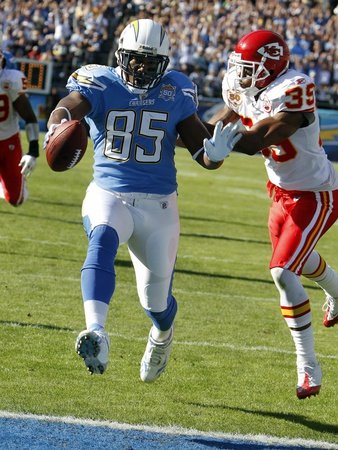 Chiefs Chargers Football: San Diego, CA - Antonio Gates Photographic Poster Print by Lenny Ignelzi, 18x24