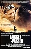 Revue Universal Pictures  / Laissez-Passer