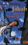 Jakob hinter der blauen Tuer.