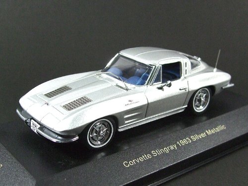 コルベット・スティングレー 63 シルバー (1/43 KBI016)