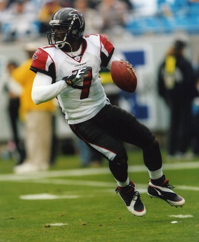 MICHAEL VICK ATLANTA FALCONS 8X10 SPORTS ACTION PHOTO (F)