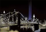 Produkt-Bild: Fototapete, Bildtapete "New York at Night", n&auml;chtliches New York mit beleuchteter Brooklyn Bridge und WTC-Mahnmal, 8-teilig, 366x254cm, XXL-Ansicht verf&uuml;gbar.
