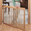 Evenflo Home D&eacute;cor Wood Gate - Natural Oak