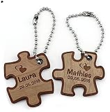 Ein sehr schöner Schlüsselanhänger "Partner Puzzle" aus Kirschbaum-Holz inkl. Gravur Wunschname (Design 2)