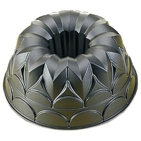 Kaiser Bakeware Kaisercast 9-1 2-Inch Flora Bundtform Pan by Kaiser