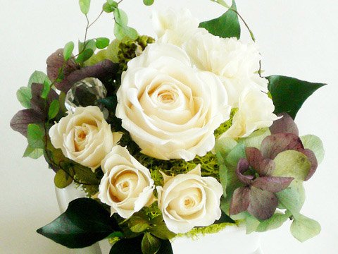 ミニといっても豪華です！8月、9月の贈り物、敬老の日にどうぞ！金〔gon〕ミニフラワー風水 【あなたを輝かせるフラワー風水 Florist S.F.D】 ～ プリザーブドフラワー 贈物やご自宅のインテリアにどうぞ ～