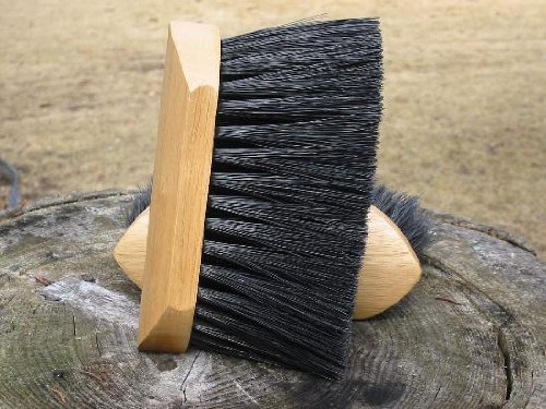 LEGENDS Soft Black Poly Pocket-Size Flick Brush