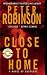 Books : Close to Home: A Novel of Suspense