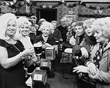 ELIZABETH DAWN AS VERA DUCKWORTH, JULIE GOODYEAR AS BET LYNCH/GILROY, GEOFFREY HUGHES AS PHIL FERGUSON, DORIS SPEED AS ANNIE WALKER, BERNARD YOUENS AS STAN OGDEN FROM CORONATION STREET - Licensed Photo - Professional Photographic Print - Picture SIZE 10x8 (25x20cm)