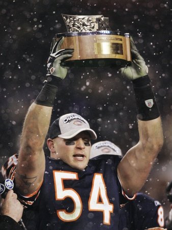 Saints Bears Football: Chicago, ILLINOIS - Brian Urlacher Photographic Poster Print by Jeff Roberson, 18x24