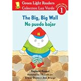 The Big, Big Wall/No puedo bajar (Green Light Readers Level 1) (Spanish and English Edition)