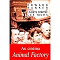 La B�te contre les murs