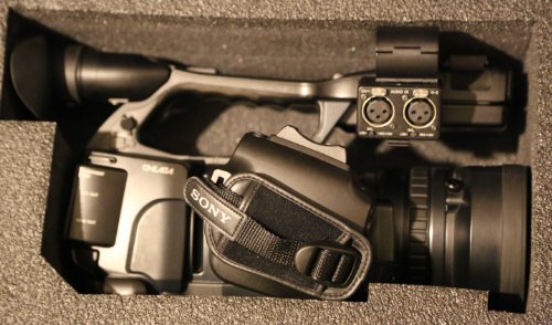 Sony PMW-EX1R XDCAM EX Full HD Camcorder without SxS Card, 1920 x 1080 Resolution, Wide Angle 14x Fujinon Lens, 1.23MP Viewfinder Sony PMW-EX1R XDCAM EX Full HD Camcorder without SxS Card, 1920 x 1080 Resolution, Wide Angle 14x Fujinon Lens, 1.23MP Viewfinder