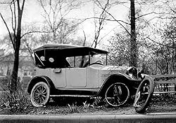 Automobile Accident, 1923 Photograph - Beautiful 16"x20" Photographic Print from the Library of Congress Collection