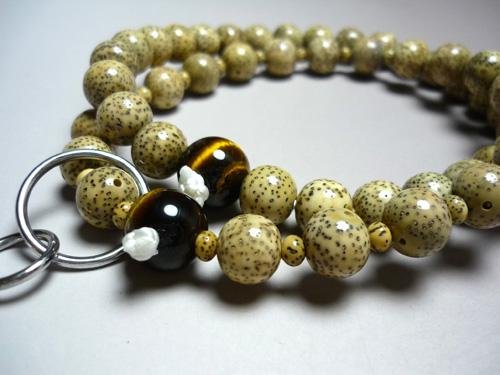 男性用のお数珠 油実星月菩提树 虎目石仕立て