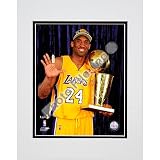 Photo File Kobe Bryant 2010 Nba Finals Game 7 Championship Trophy/5 Fingers In Studio 8X10 Matted Photo