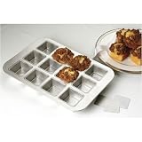 Lift & Serve Crumbcake Pan, 12-cup