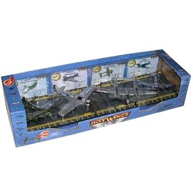 Hot Wings WWII Series 4 Plane Gift Set by Hot Wings Planes