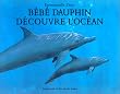 B�b� dauphin d�couvre l'oc�an