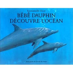 B�b� dauphin d�couvre l'oc�an
