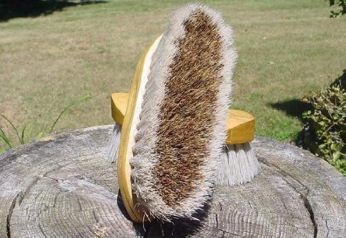 LEGENDS Union Fiber Curved Grooming Brush