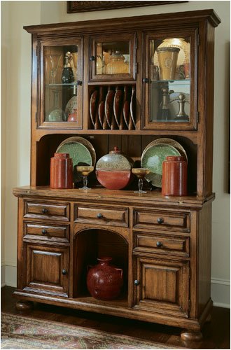 Universal Furniture 646672 / 646670 American Heritage Buffet and Hutch Set in Antique Oak