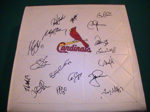 2011 ST LOUIS CARDINALS TEAM SIGNED AUTOGRAPHED BASEBALL BASE MARK MCGWIRE, CHRIS CARPENTER, MATT HOLLIDAY JSA COA + PROOF PHOTO