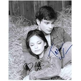  Kristin Kreuk and Tom Welling snuggled up in Smallville photo with Autographs