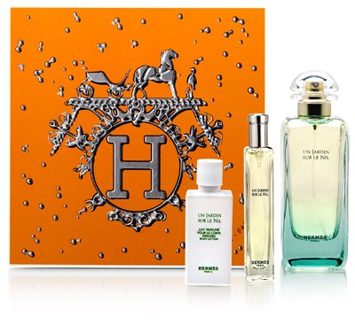 Un Jardin Sur Le Nil by Hermes 3 Piece Set Includes: 3.3 oz Eau de Toilette Spray + 1.35 oz Perfumed Body Lotion + 0.5 oz Eau de Toilette Spray