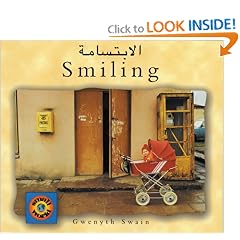 Smiling (English-Arabic) (Small World series) (Arabic Edition)