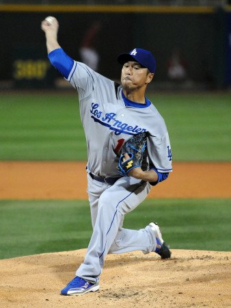 Los Angeles Dodgers v Cincinnati Reds, GOODYEAR, AZ - MARCH 03: Hiroki Kuroda Photographic Poster Print by Norm Hall, 9x12