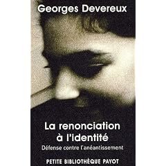 La renonciation � l'identit� : D�fense contre l'an�antissement
