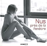 Nus près de la fenêtre