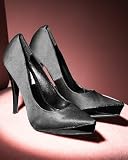 Pointy-toe satin pump
