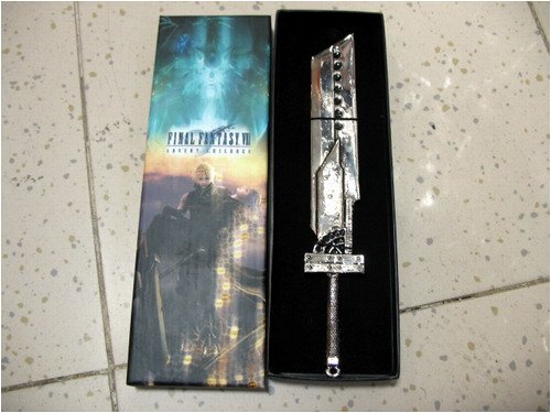 Final Fantasy Cloud blade Weapon Replica + Pin