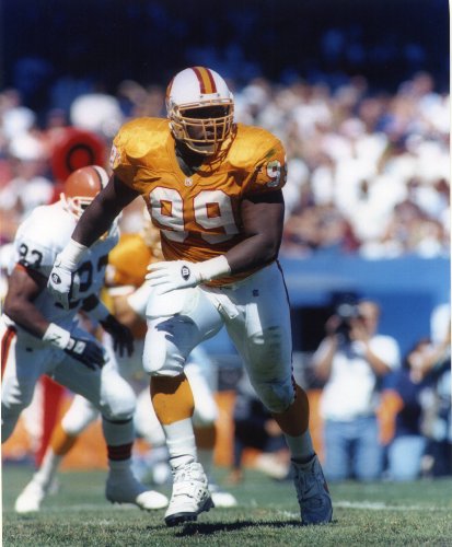 WARREN SAPP TAMPA BAY BUCCANEERS 8X10 SPORTS ACTION PHOTO (G)