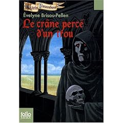 Le cr�ne perc� d'un trou