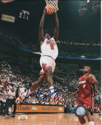 Luol Deng Autographed 8 x 10 Photo #1