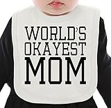 World's Okayest Mom Funny Slogan ネクタイを有する有機ビブ Medium