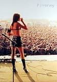 Posters: P.J. Harvey Poster - En Concert (34 x 24 inches)