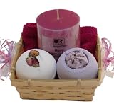 Wellness Geschenkset 5 tlg. Marmorierte Duftkerze Lavendel - Rose, 2x Badebombe, Seiftuch 30/30 lila- pink im Bambuskorb