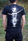 戦国武将・独眼竜・伊達政宗Tシャツ第2弾! <br>「秀吉のもとで三度も危ない橋を渡る伊達政宗を「最後の戦国武将」ということがある。<br>70年の人生のおよそ半分が戦国時代、残りが江戸時代なので、戦国生き残りという印象が強いからであろう。<br>そしてその生き残り方も尋常ではなかった。<br>
奥羽の覇者として君臨し壮絶な生き方をした伊