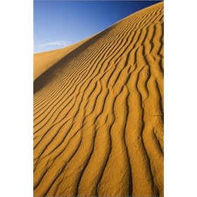 photographie Ripples in sand dunes against blue sky. est disperible en (L x H): 20 x 30 cm de D. ...