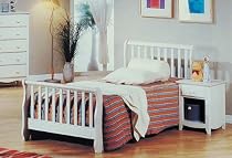 Classic Style White Finish Wood Twin Size Bed