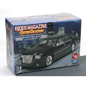 AMT 1/25 2005 Chrysler 300C Model Kit : 38367 (FREE SHIPPING)