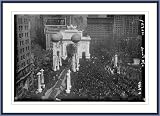 Photo (L): 27th Parade