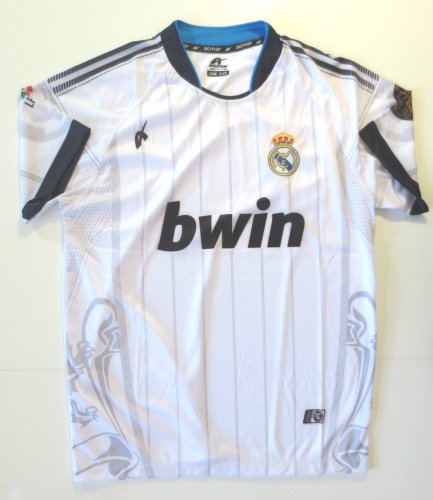 REAL MADRID HOME YOUTH SOCCER JERSEY ONE SIZE (SIZE 14) FOR 12 TO 13 YEARS OLD.NEW.